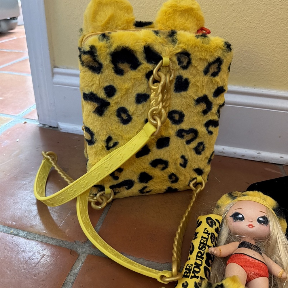 Na!Na!Na! Surprise Yellow HardCase Backpack Gold Leopard Print & Doll With Shoes - Picture 6 of 9
